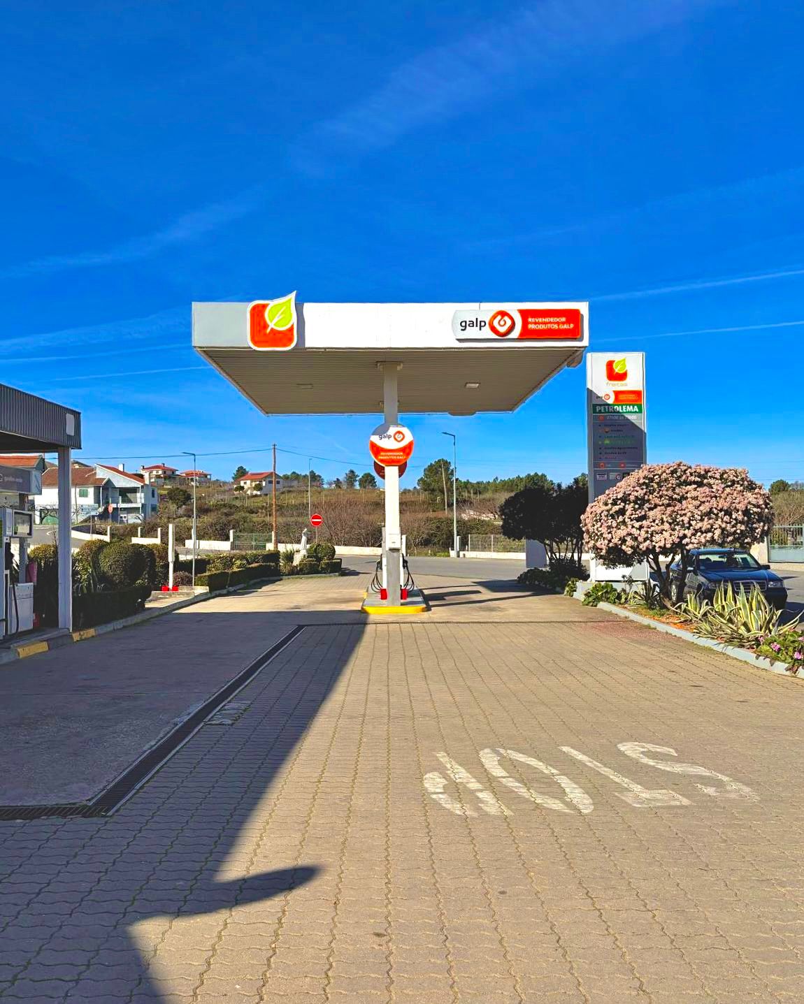 Posto de combustíveis Petrolema em Agrochão, Vinhais